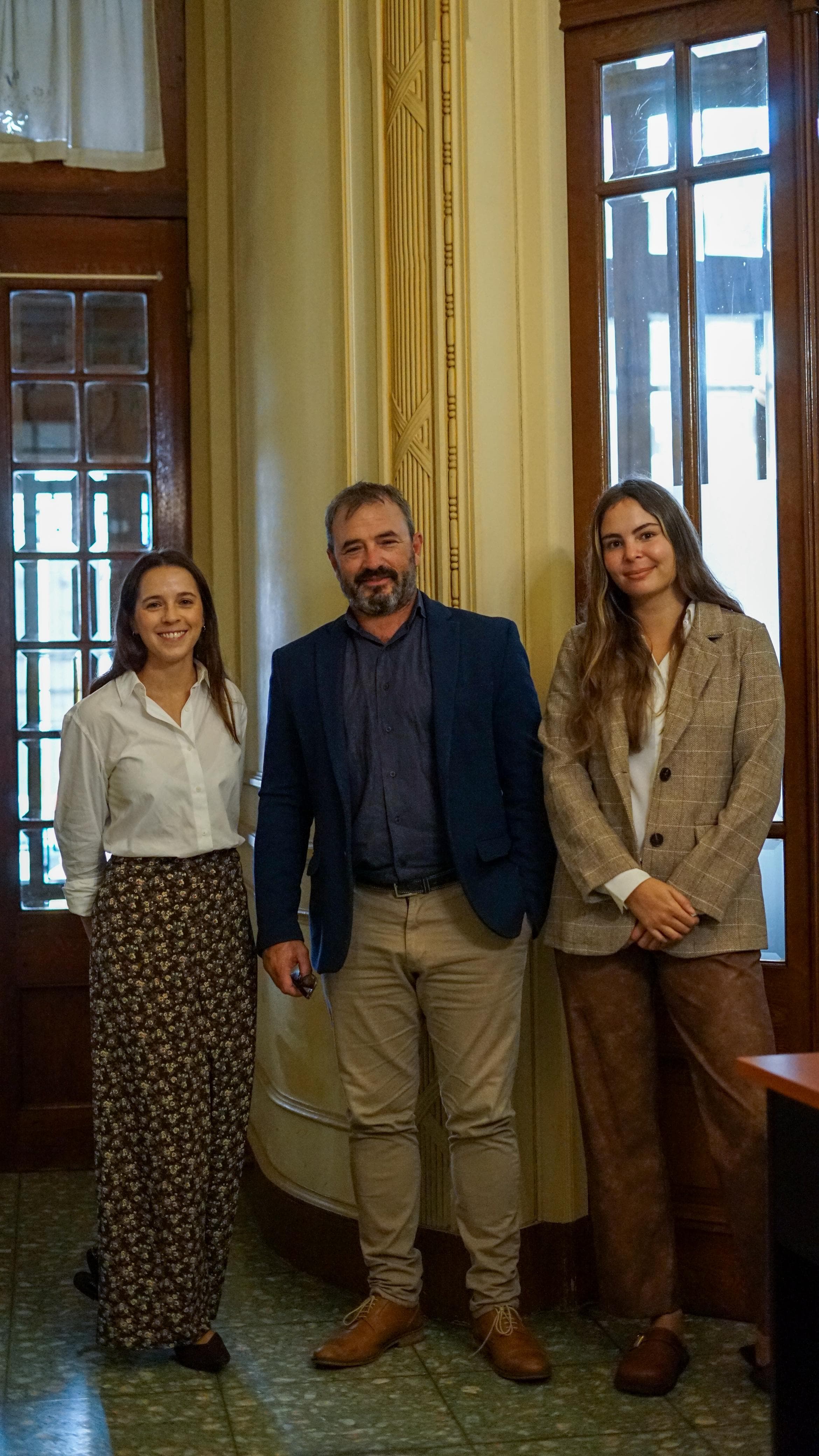 Los tres socios del estudio en el ingreso de Sarmiento 129